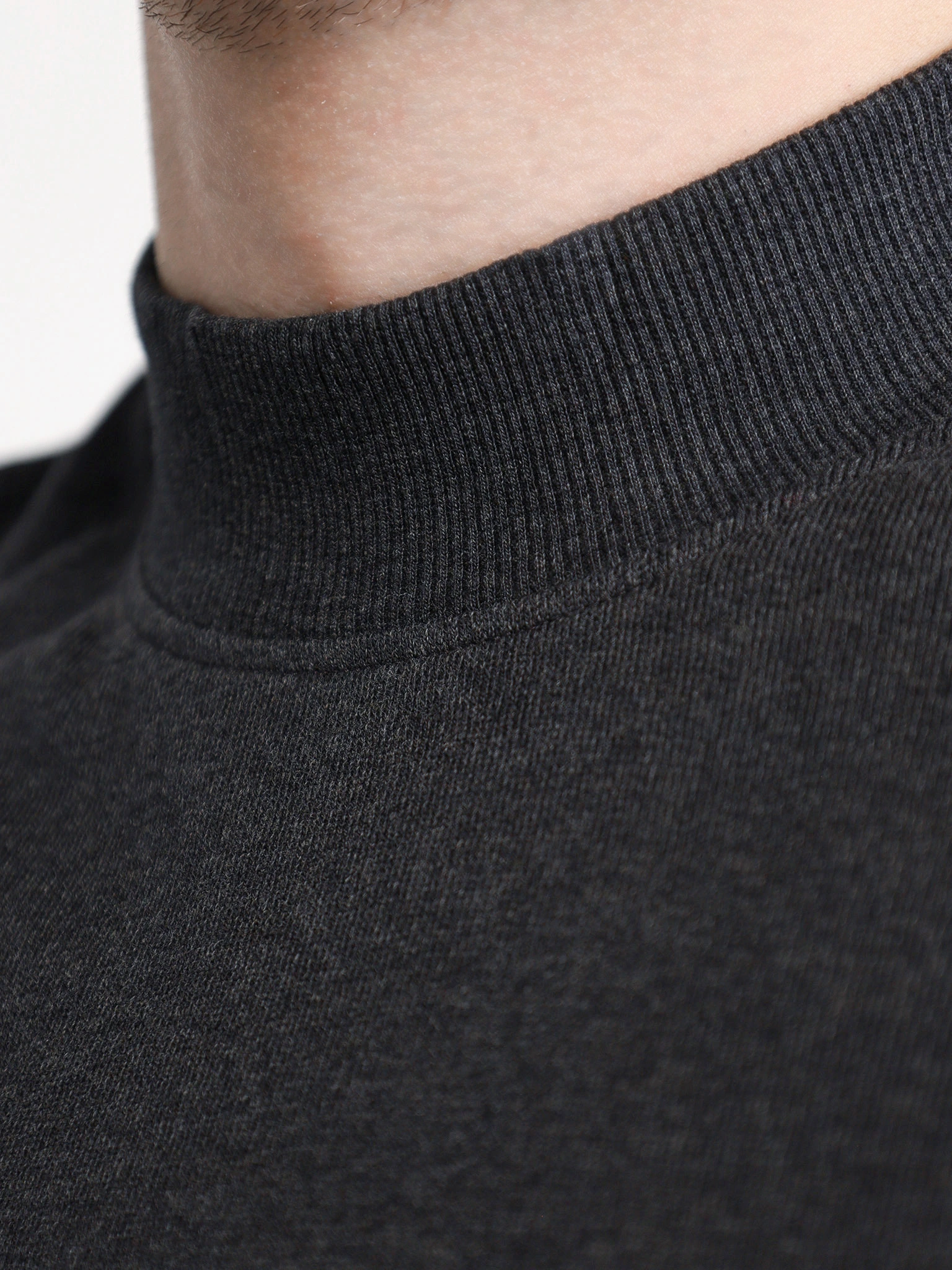 Футболка темно-серого цвета из хлопка с длинным рукавом